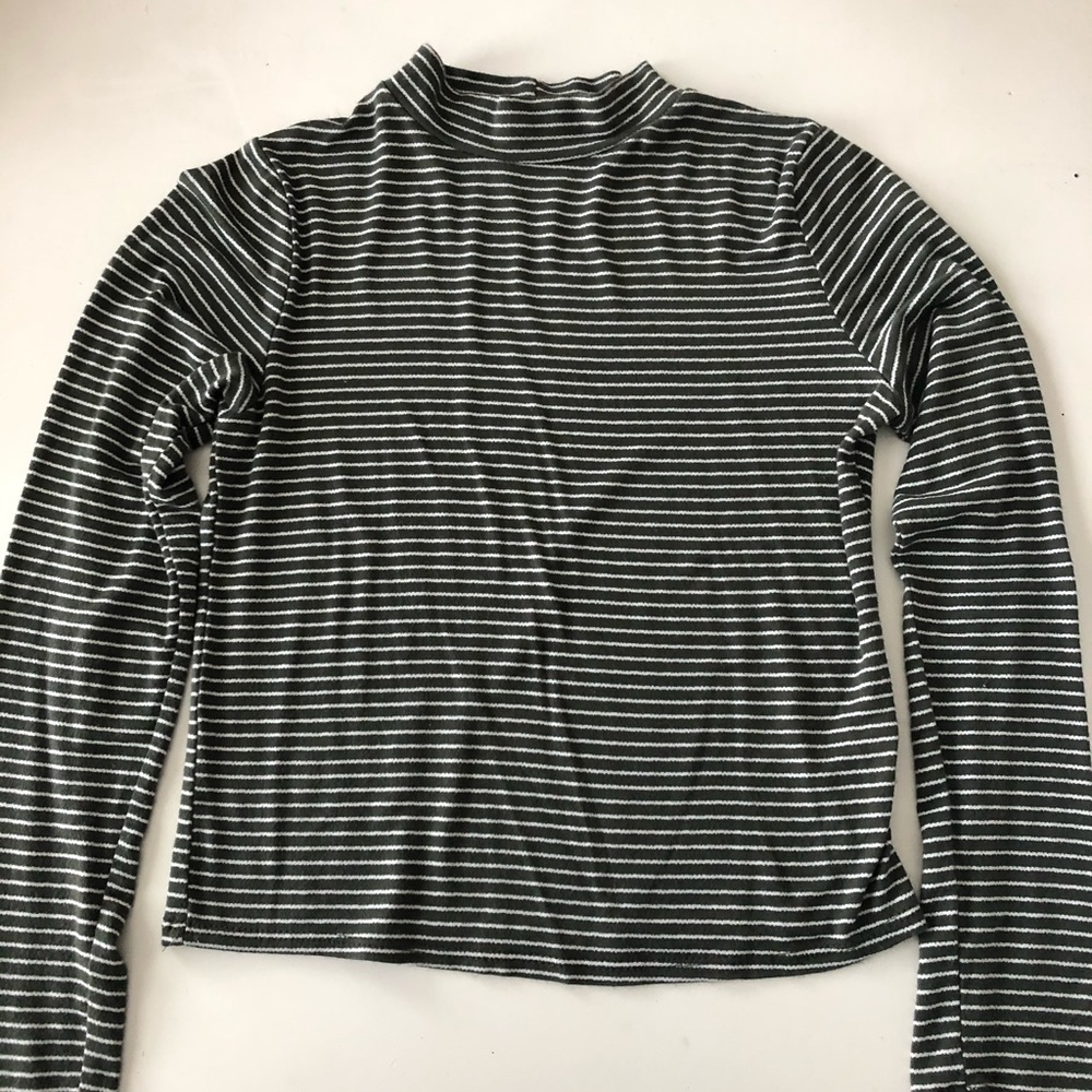 Turtle neck crop top